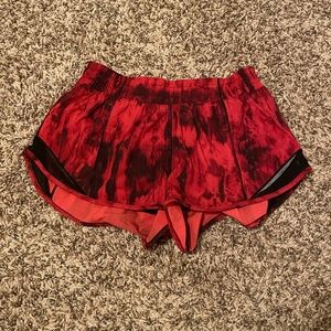 Lululemon hotty hot shorts 2.5